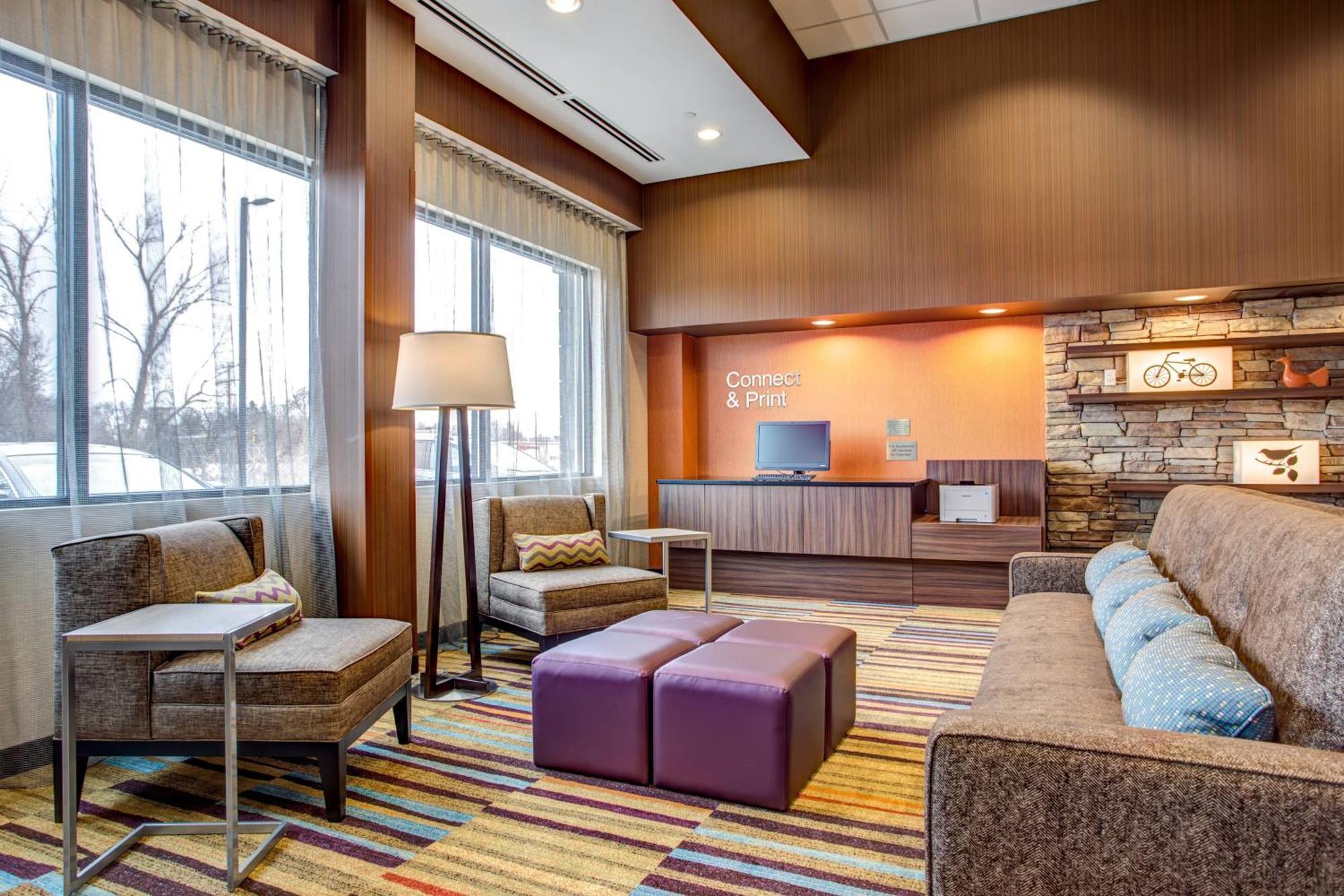 Fairfield Inn & Suites By Marriott Springfield Holyoke Exterior photo